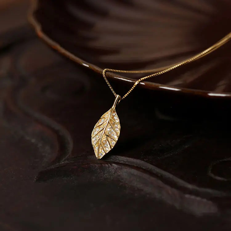 Glammiee Leaf Pendant Necklace
