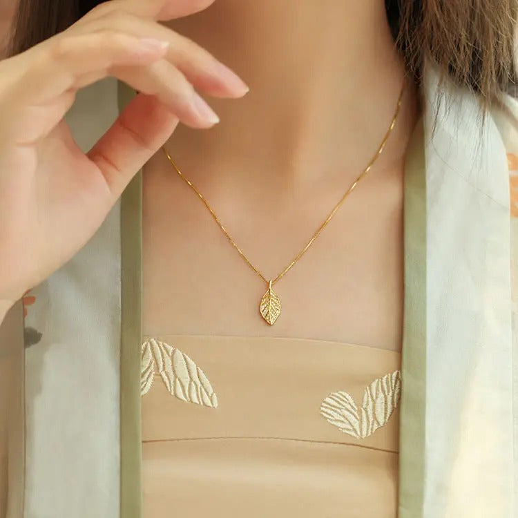 Glammiee Leaf Pendant Necklace