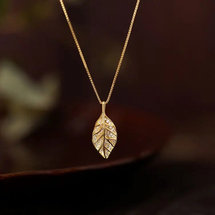 Glammiee Leaf Pendant Necklace